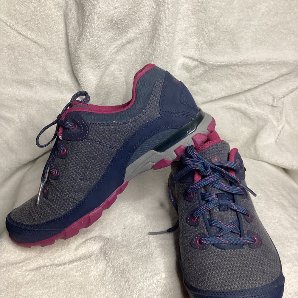 Hiking Shoes with Rugged Outsole and Breathable Mesh